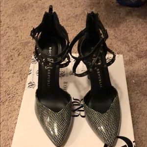 Rock&Republic heels never worn they are a 6.5.